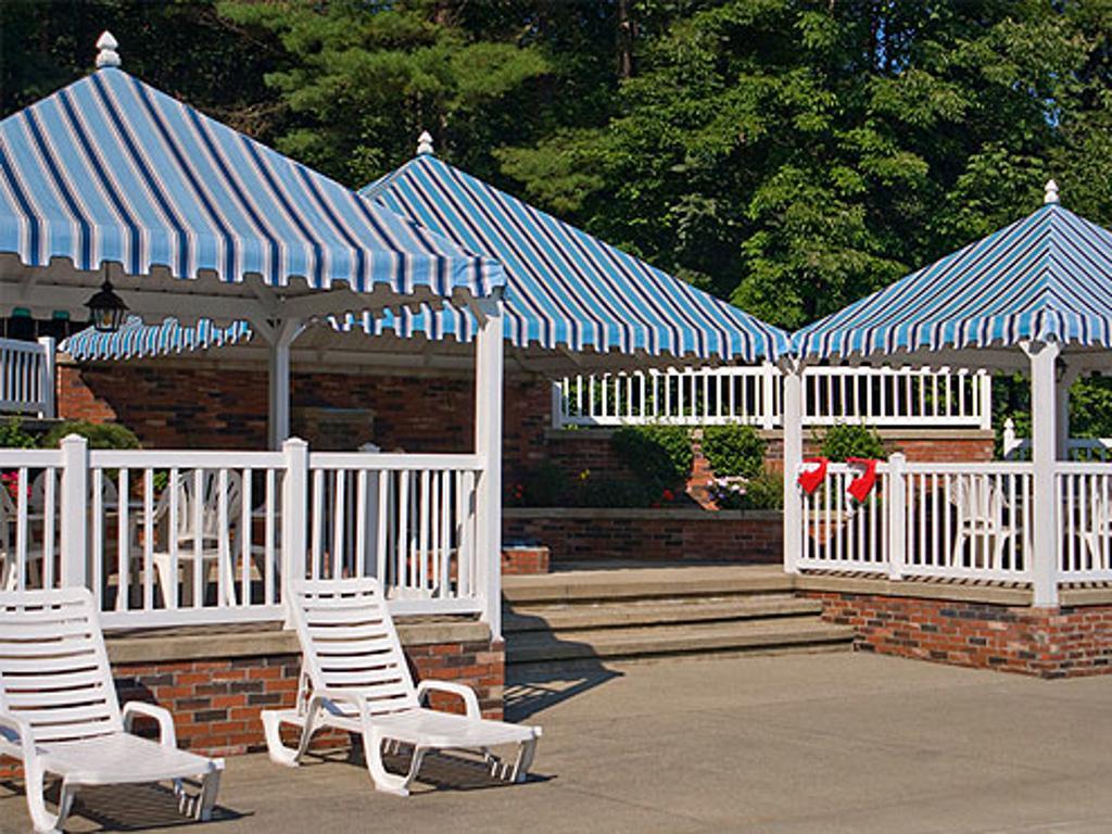 Colonel Williams Resort And Suites Lake George Exterior photo